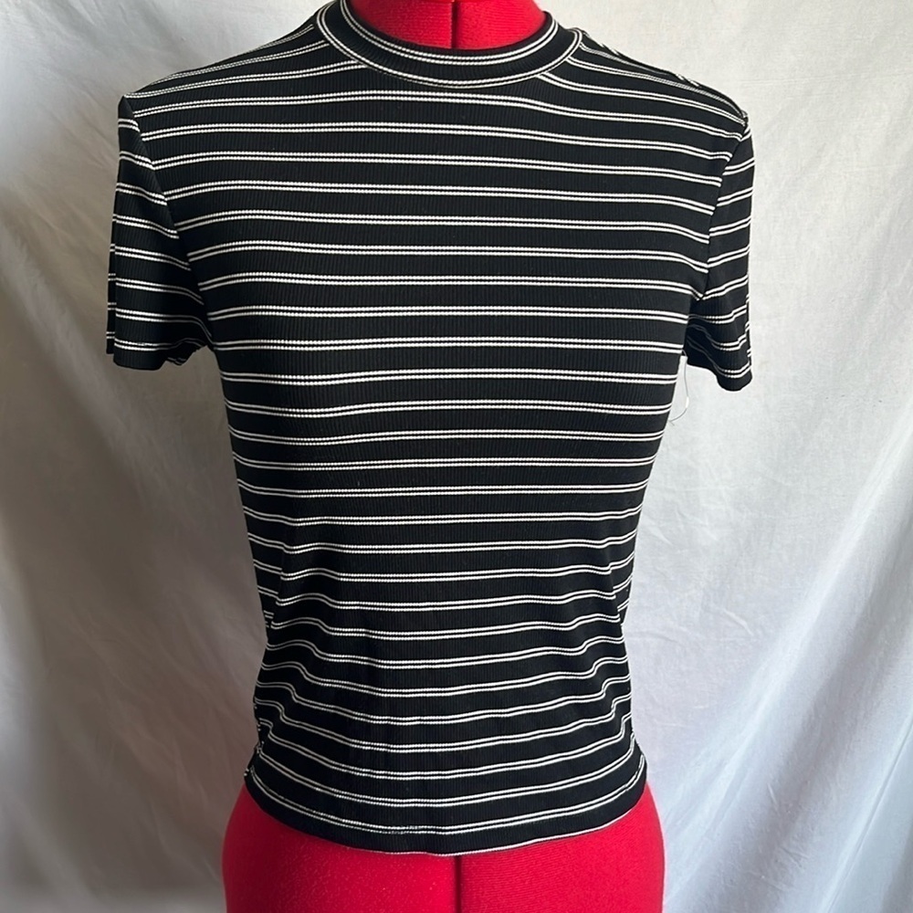Ardene ribbed stretchy horizontal stripp t shirt